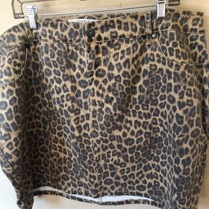 Torrid leopard print skirt